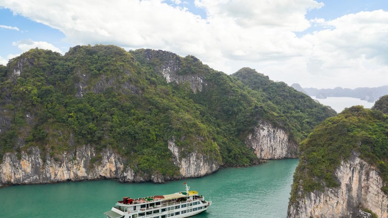 La Regina Royal Cruise in Halong and Lan Ha Bay Vietnam