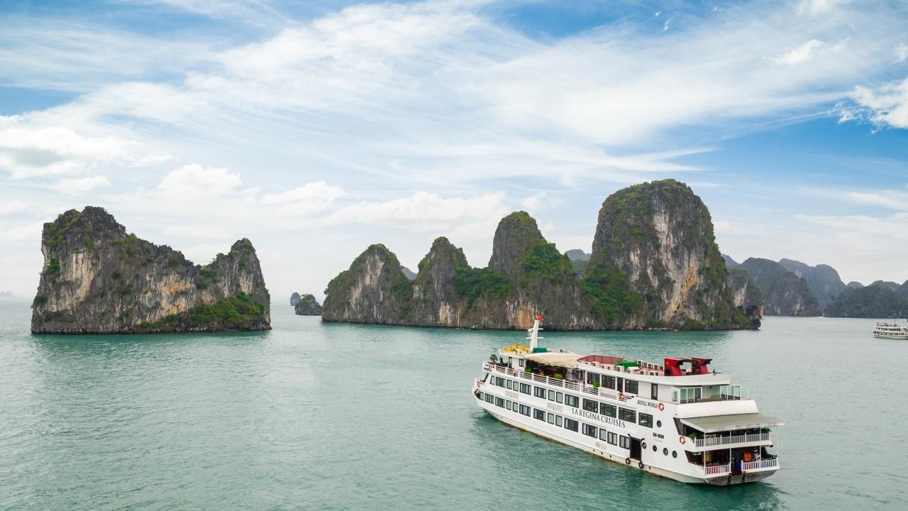 La Regina Royal Cruise in Halong and Lan Ha Bay Vietnam