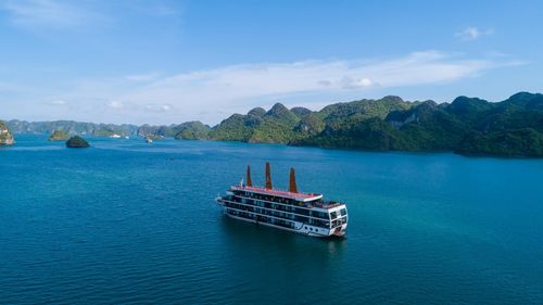 La Regina Grabd Cruise in Halong and Lan Ha Bay Vietnam